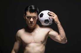 2009 选秀之星：斯蒂芬·斯特拉斯堡以状元秀身分签约国民，签约金打破纪录